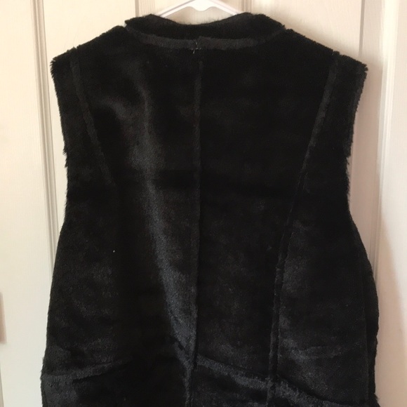 Vintage Faux Fur Draping Vest - Picture 6 of 7